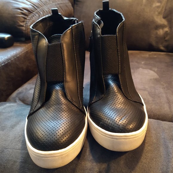 MIA Shoes - MIA - BLACK WEDGE SNEAKERS - SIZE 9.5 - GOOD CONDITION